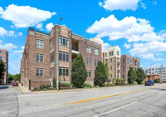 2nd image of 450 E Ohio St #APT 310, Indianapolis, IN 46204 | MLS# 22117100