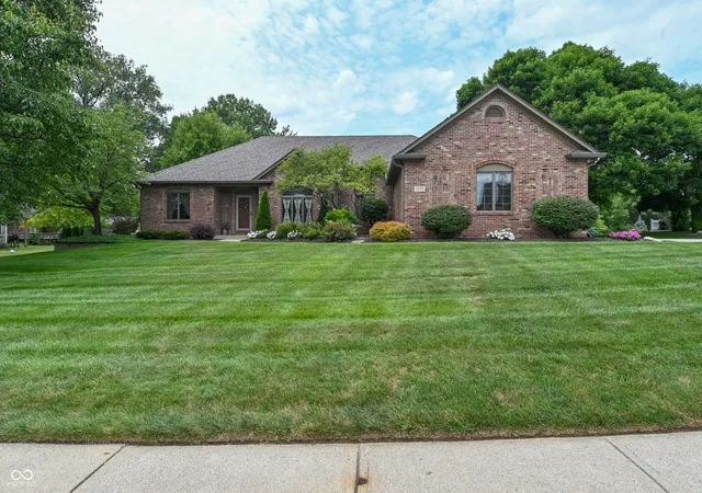 Photo 1 of Sale Pending at 7534 Chestnut Hills Dr, Indianapolis, IN 46278 | MLS# 22117103 | Listing updated on 2026-08-27