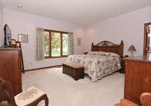 Photo 4 of Sale Pending at 7534 Chestnut Hills Dr, Indianapolis, IN 46278 | MLS# 22117103 | Listing updated on 2026-08-27