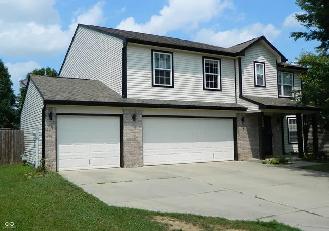 Photo 3 of Single family home for sale at 1324 Niagara Ln, Franklin, IN 46131 | MLS# 22117107 | Listing updated on 2026-08-26