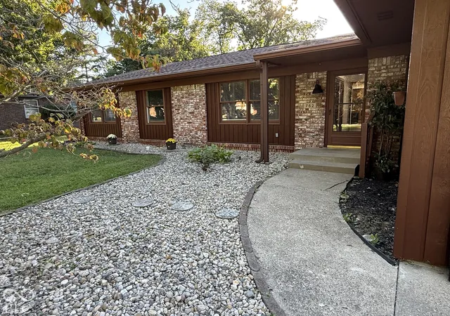 Photo 1 of Single family home for sale at 762 Leisure Ln, Greenwood, IN 46142 | MLS# 22117119 | Listing updated on 2026-09-30
