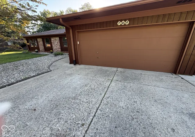 Photo 2 of Single family home for sale at 762 Leisure Ln, Greenwood, IN 46142 | MLS# 22117119 | Listing updated on 2026-09-30