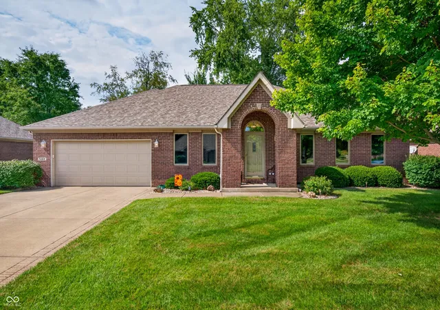 1st image of 5122 Columbia Dr, Columbus, IN 47203 | MLS# 22117133