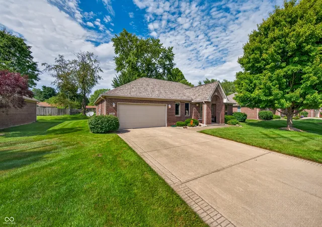 2nd image of 5122 Columbia Dr, Columbus, IN 47203 | MLS# 22117133
