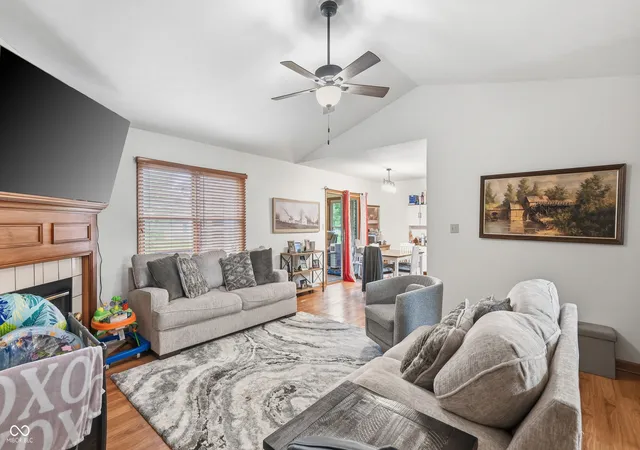 Photo 5 of Single family home for sale at 3075 Oakmont Dr, Lapel, IN 46051 | MLS# 22117178 | Listing updated on 2026-08-25
