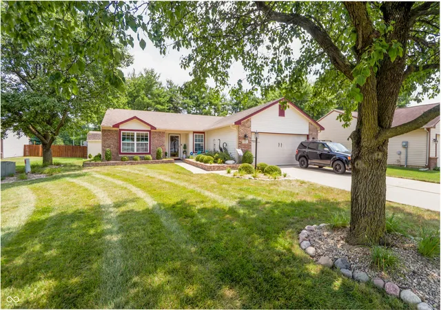 2nd image of 2307 Whitecliff Dr, Indianapolis, IN 46234 | MLS# 22117180