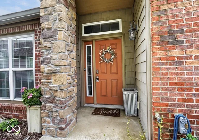 3rd image of 10537 Simsbury Ct, Indianapolis, IN 46236 | MLS# 22117201