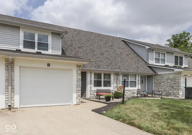 1st image of 1204 N Paradise Wy N #B, Greenwood, IN 46143 | MLS# 22117236