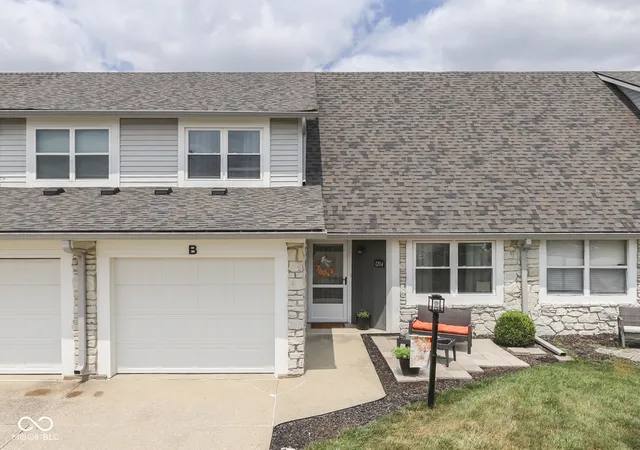 2nd image of 1204 N Paradise Wy N #B, Greenwood, IN 46143 | MLS# 22117236