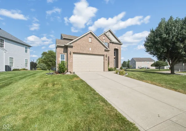 Photo 3 of Single family home for sale at 1263 Vista Way, Greenwood, IN 46143 | MLS# 22117246 | Listing updated on 2026-09-16