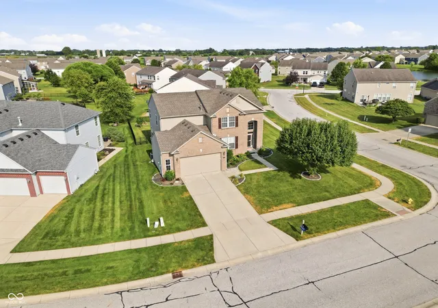 Photo 4 of Single family home for sale at 1263 Vista Way, Greenwood, IN 46143 | MLS# 22117246 | Listing updated on 2026-09-16