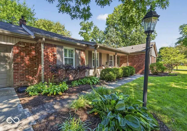 Photo 3 of Single family home for sale at 7856 Creekview Cir, Indianapolis, IN 46250 | MLS# 22117250 | Listing updated on 2026-09-25