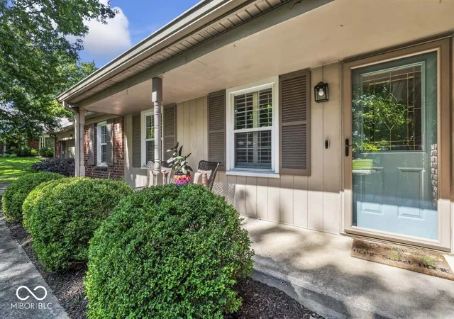 Photo 3 of Single family home for sale at 7856 Creekview Cir, Indianapolis, IN 46250 | MLS# 22117250 | Listing updated on 2026-09-25