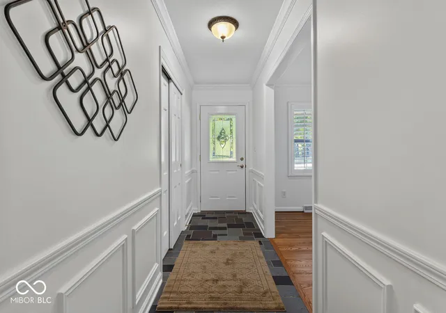 Photo 4 of Single family home for sale at 7856 Creekview Cir, Indianapolis, IN 46250 | MLS# 22117250 | Listing updated on 2026-09-25