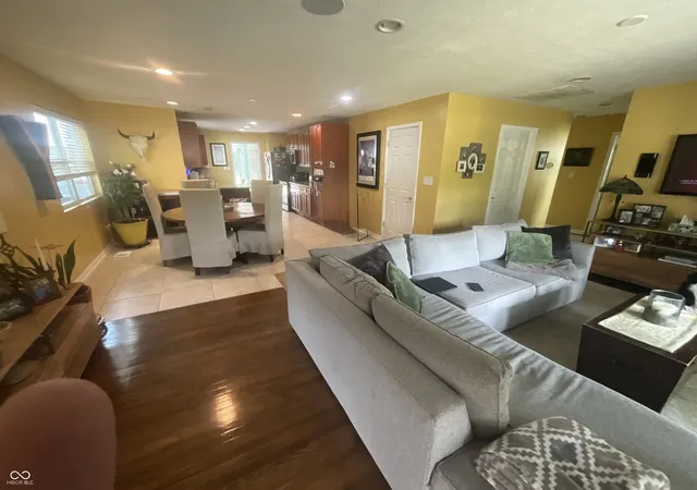 Photo 3 of Sale Pending at 525 Arthur Dr, Carmel, IN 46280 | MLS# 22117251 | Listing updated on 2026-08-05