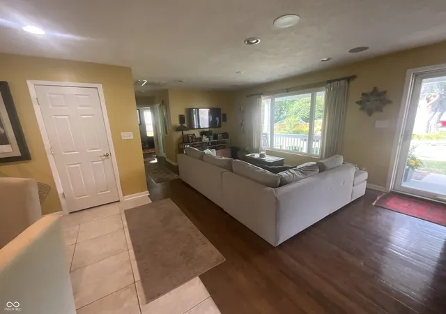 Photo 3 of Sale Pending at 525 Arthur Dr, Carmel, IN 46280 | MLS# 22117251 | Listing updated on 2026-08-05