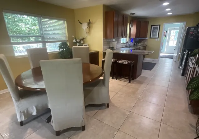 Photo 4 of Sale Pending at 525 Arthur Dr, Carmel, IN 46280 | MLS# 22117251 | Listing updated on 2026-08-05