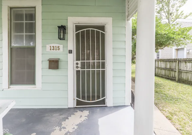 Photo 4 of Sale Pending at 1315 S Sheffield Ave, Indianapolis, IN 46221 | MLS# 22117252 | Listing updated on 2026-08-31