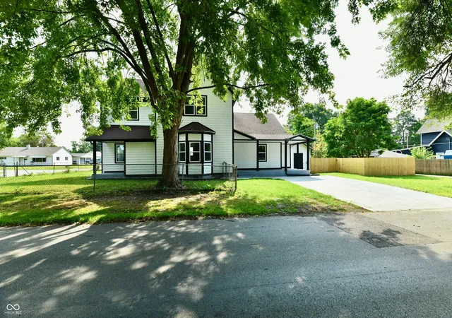 Photo 3 of Single family home for sale at 201 Academy St, Greenwood, IN 46143 | MLS# 22117253 | Listing updated on 2026-09-22