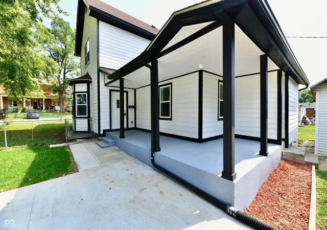 Photo 4 of Single family home for sale at 201 Academy St, Greenwood, IN 46143 | MLS# 22117253 | Listing updated on 2026-09-22