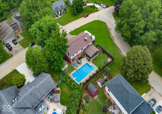 Photo 3 of Single family home for sale at 601 Ridgeview Ln, Columbus, IN 47201 | MLS# 22117254 | Listing updated on 2026-08-15