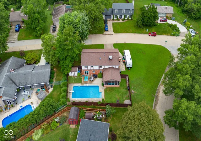 Photo 4 of Single family home for sale at 601 Ridgeview Ln, Columbus, IN 47201 | MLS# 22117254 | Listing updated on 2026-08-15