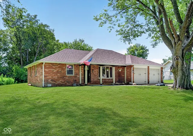 Photo 3 of Single family home for sale at 2227 Tartan Rd, Anderson, IN 46012 | MLS# 22117259 | Listing updated on 2026-09-24