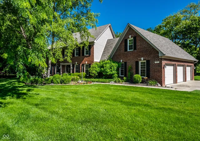 Photo 3 of Sale Pending at 4970 Wood Crk Dr, Carmel, IN 46033 | MLS# 22117286 | Listing updated on 2026-09-22