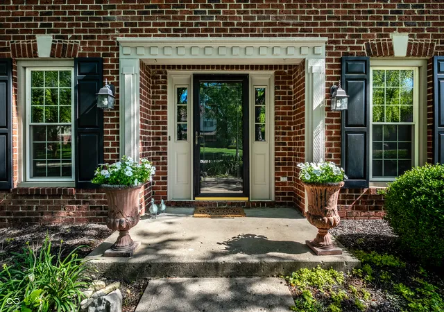 Photo 4 of Sale Pending at 4970 Wood Crk Dr, Carmel, IN 46033 | MLS# 22117286 | Listing updated on 2026-09-22