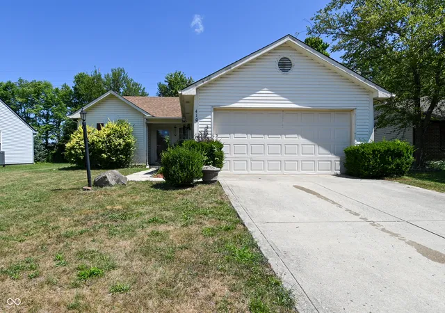 1st image of 410 Lockerbie Ln, Pittsboro, IN 46167 | MLS# 22117289