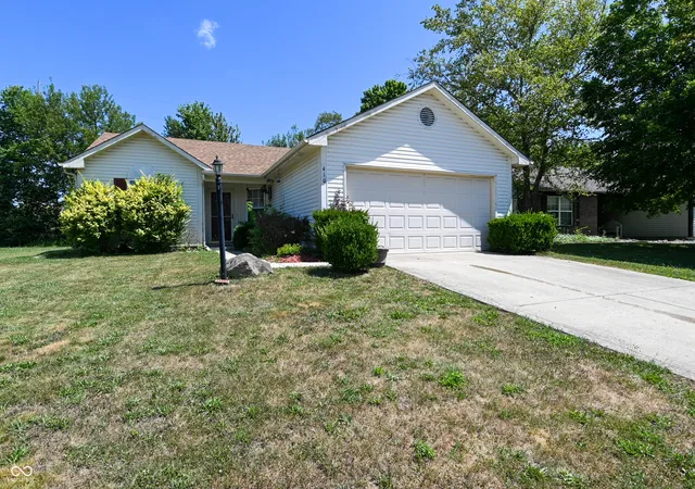 2nd image of 410 Lockerbie Ln, Pittsboro, IN 46167 | MLS# 22117289