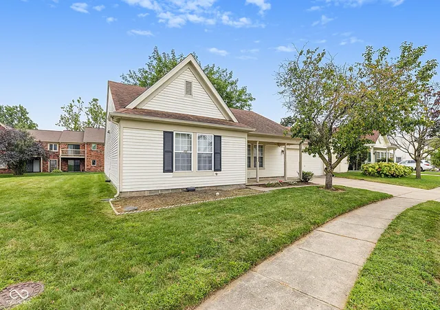Photo 3 of Single family home for sale at 9883 Traditions Ln, Noblesville, IN 46060 | MLS# 22117292 | Listing updated on 2026-09-24
