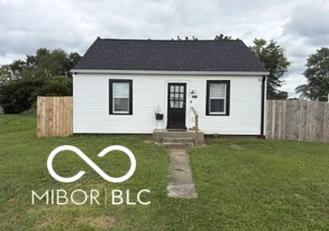 1st image of 2402 W 30th St, Anderson, IN 46016 | MLS# 22117307