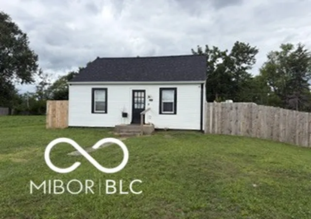 3rd image of 2402 W 30Th St, Anderson, IN 46016 | MLS# 22117307