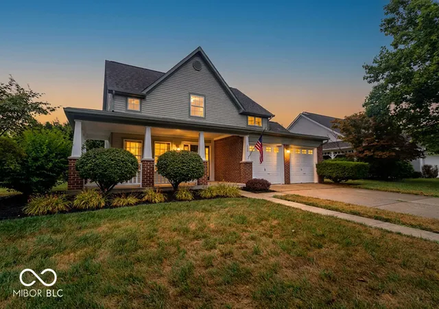 Photo 3 of Sale Pending at 3872 Cornwallis Ln, Carmel, IN 46032 | MLS# 22117321 | Listing updated on 2026-09-17