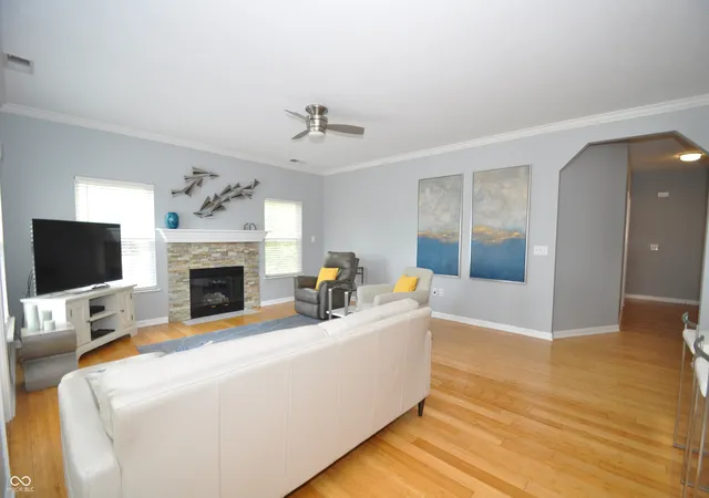 Photo 3 of Sale Pending at 1367 Shadow Ridge Rd, Carmel, IN 46280 | MLS# 22117326 | Listing updated on 2026-09-22