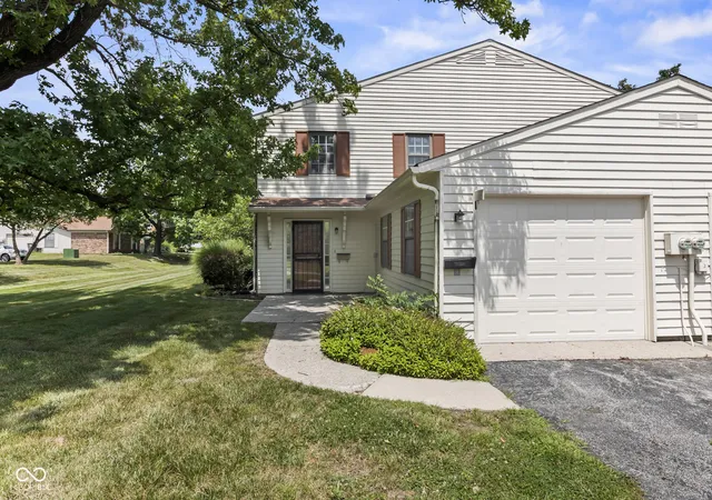 2nd image of 4804 London Dr, Indianapolis, IN 46254 | MLS# 22117340