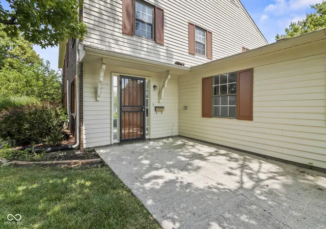 3rd image of 4804 London Dr, Indianapolis, IN 46254 | MLS# 22117340