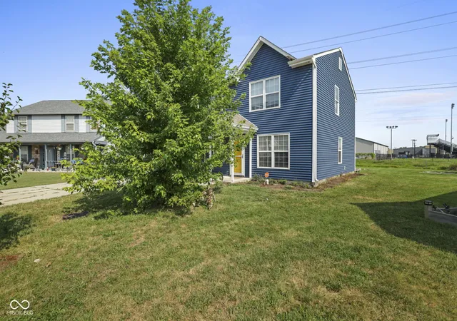 Photo 2 of Sale Pending at 5504 Wheatstone Ct, Indianapolis, IN 46221 | MLS# 22117365 | Listing updated on 2026-08-24