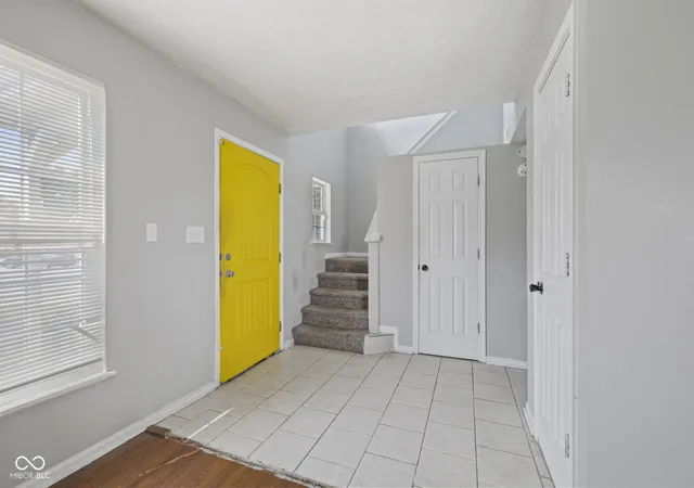 Photo 3 of Sale Pending at 5504 Wheatstone Ct, Indianapolis, IN 46221 | MLS# 22117365 | Listing updated on 2026-08-24