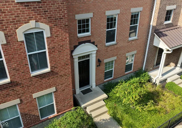 Photo 2 of Townhouse for sale at 9454 Oakley Dr, Indianapolis, IN 46260 | MLS# 22117386 | Listing updated on 2026-08-26