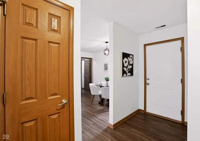Photo 4 of Single family home for sale at 10680 Ashview Dr, Fishers, IN 46038 | MLS# 22117398 | Listing updated on 2026-09-25