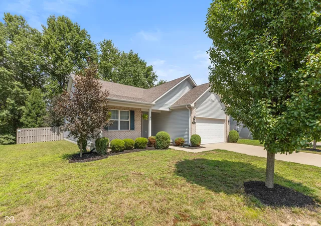 Photo 2 of Single family home for sale at 8842 Benjamin Ln, Avon, IN 46123 | MLS# 22117408 | Listing updated on 2026-09-01