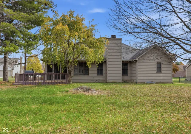 Photo 3 of Single family home for sale at 1208 Spring Ml Dr, Avon, IN 46123 | MLS# 22117418 | Listing updated on 2026-08-04