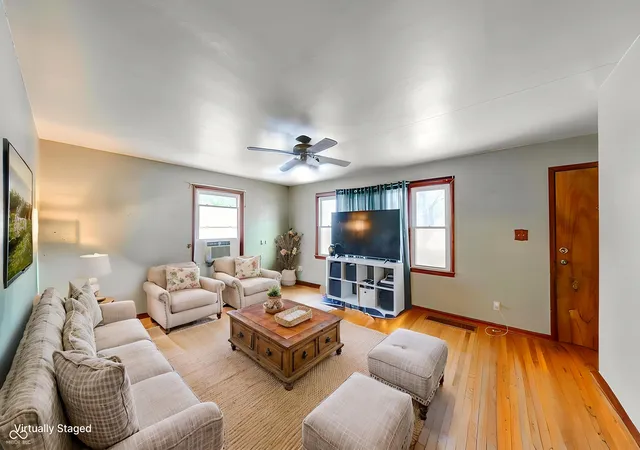 Photo 2 of Single family home for sale at 3113 17th, Columbus, IN 47201 | MLS# 22117425 | Listing updated on 2026-09-24
