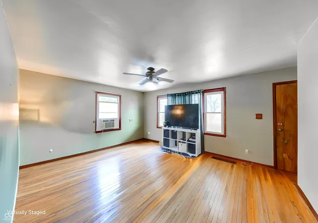 Photo 3 of Single family home for sale at 3113 17th, Columbus, IN 47201 | MLS# 22117425 | Listing updated on 2026-09-24
