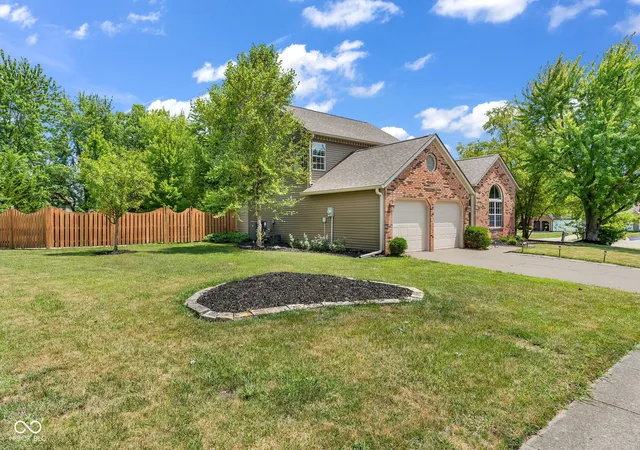 Photo 3 of Sale Pending at 11008 Limbach Cir, Indianapolis, IN 46236 | MLS# 22117464 | Listing updated on 2026-10-06