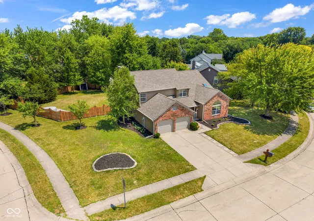 Photo 3 of Sale Pending at 11008 Limbach Cir, Indianapolis, IN 46236 | MLS# 22117464 | Listing updated on 2026-10-06