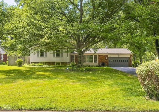 2nd image of 1113 Navajo Trail South Dr, Indianapolis, IN 46260 | MLS# 22117471