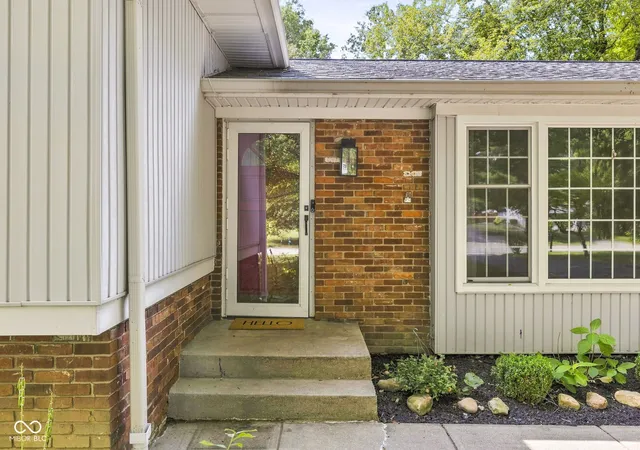 4th image of 1113 Navajo Trail South Dr, Indianapolis, IN 46260 | MLS# 22117471